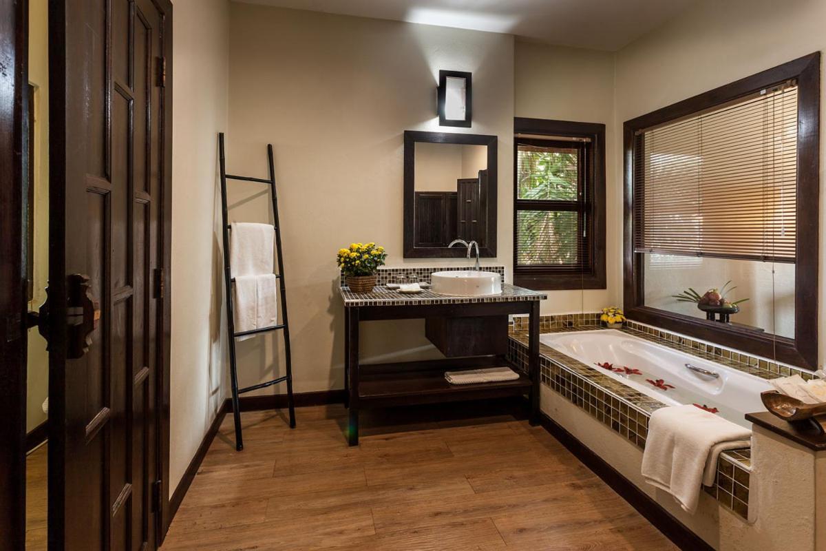Lanna Dusita Riverside Boutique Resort Chiang Mai Bilik gambar